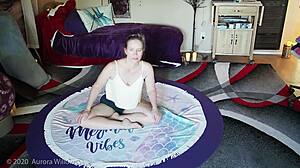 Lesson in pussy play with a hairless MILF