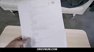 Lexi Luna's juicy MILF muff is getting a good pounding