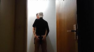 câmeras do prédio flagram amigos se pegando no corredor depois da academia