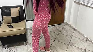 mi hijastra twerkin’ on mi polla, damn i can’t resist her moves!