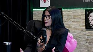 safada stripper shows tits and pussy after saying she'll swallow cum - leticia braga