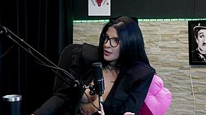 safada stripper shows tits and pussy after saying she'll swallow cum - leticia braga